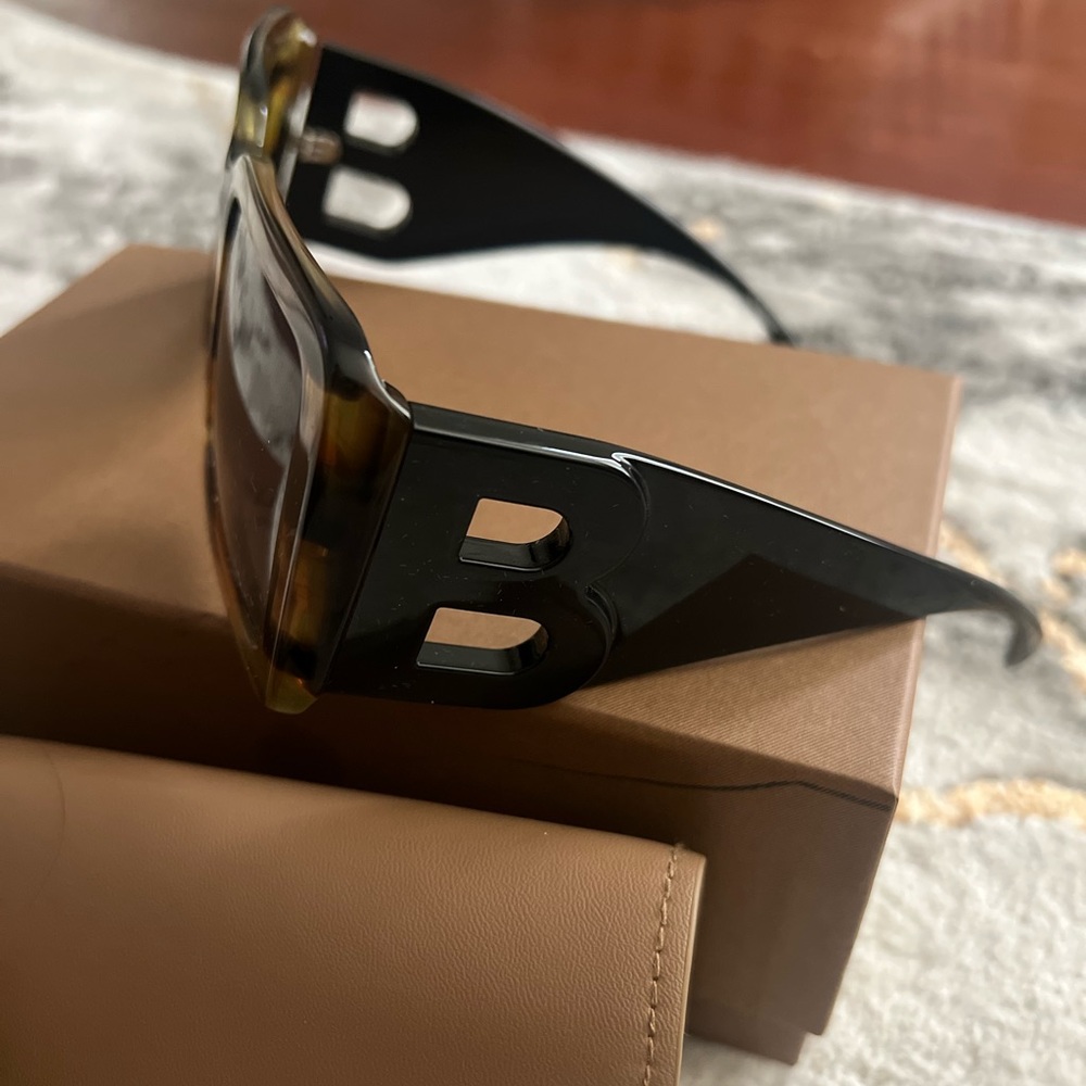 Burberry sunglasses